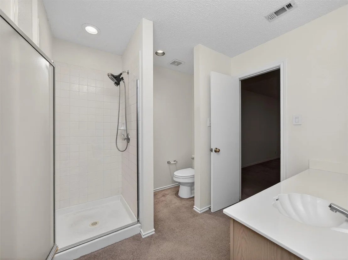 Photo of 15300 Iola CV
