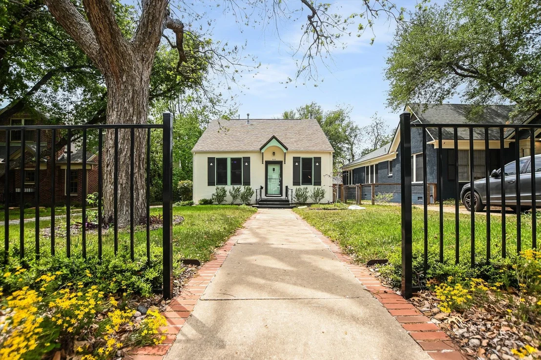 Photo of 605 Texas Ave