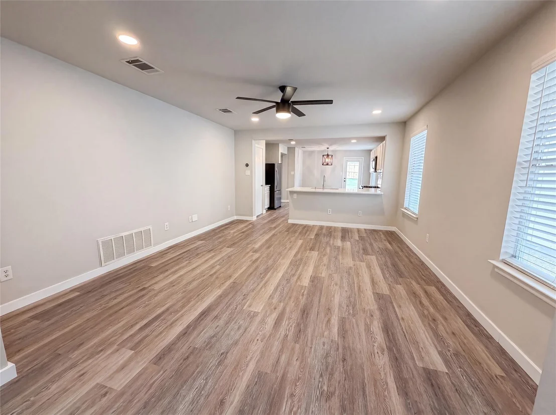 Photo of 1076 Shadow Creek BLVD