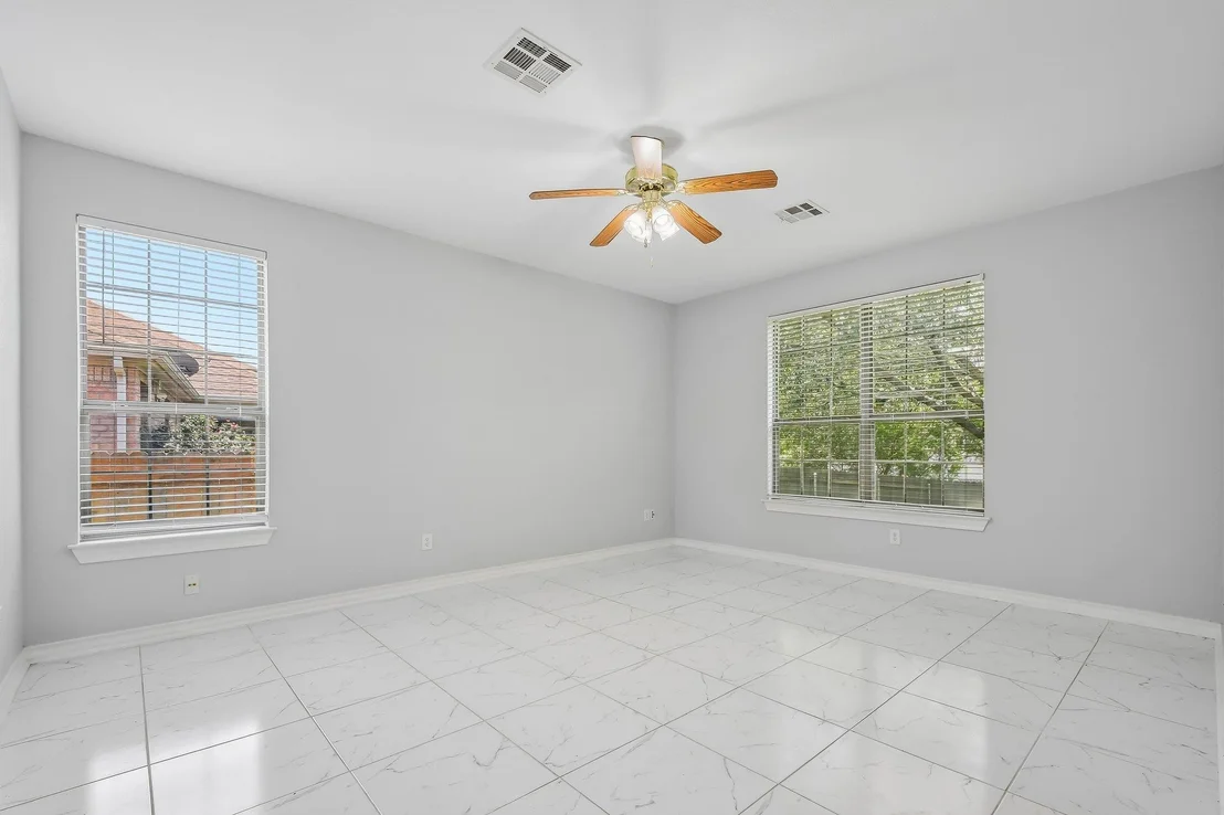 Photo of 329 Island Oak DR