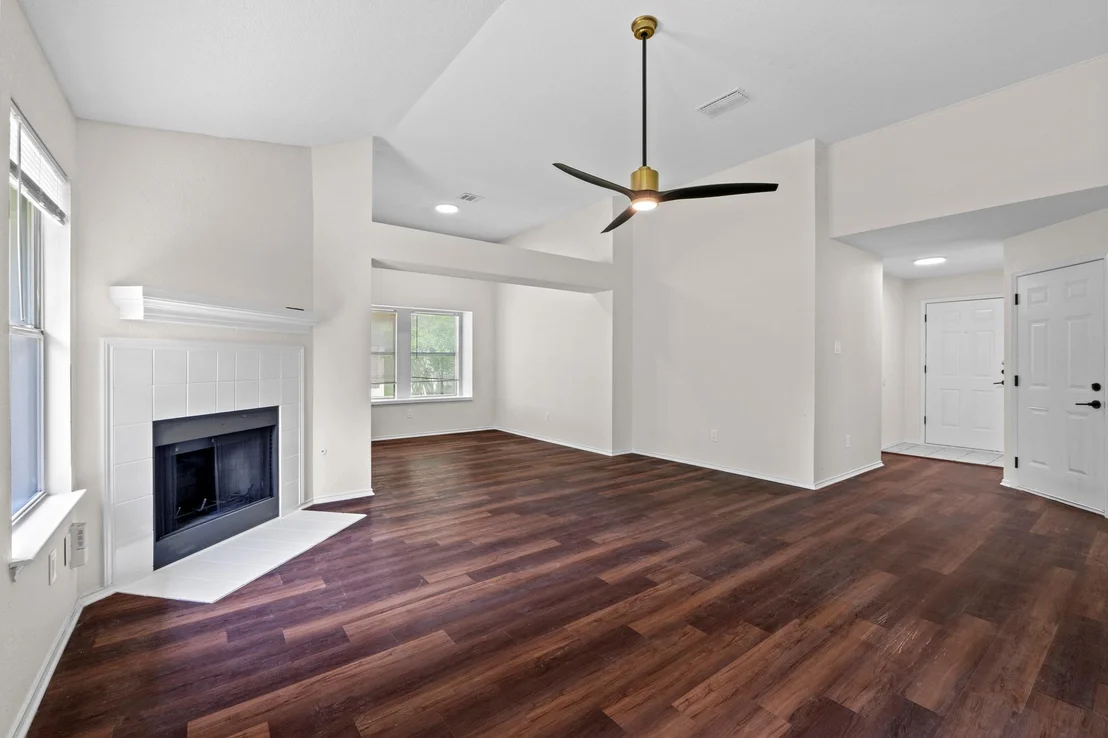 Photo of 1809 Taron CV