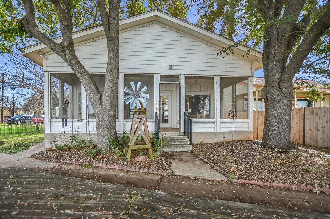Photo of 1018 Impala DR