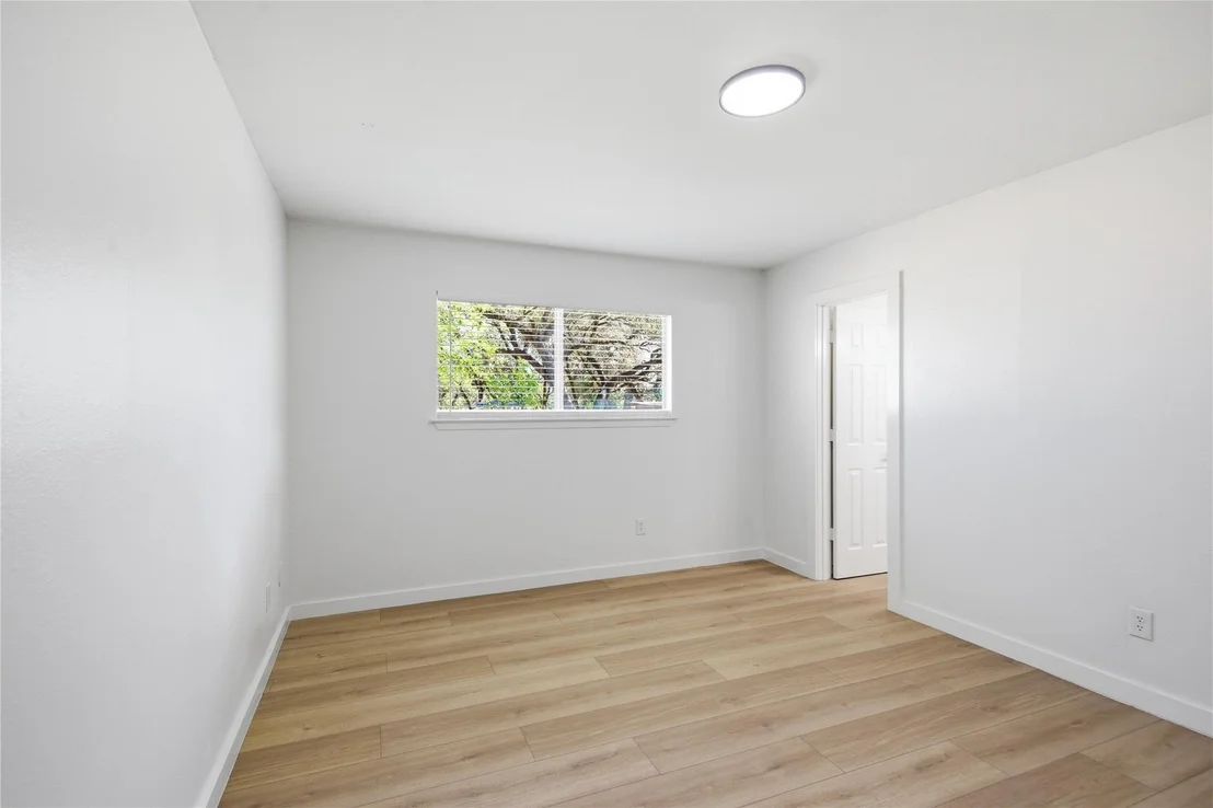 Photo of 600 County Glen ST