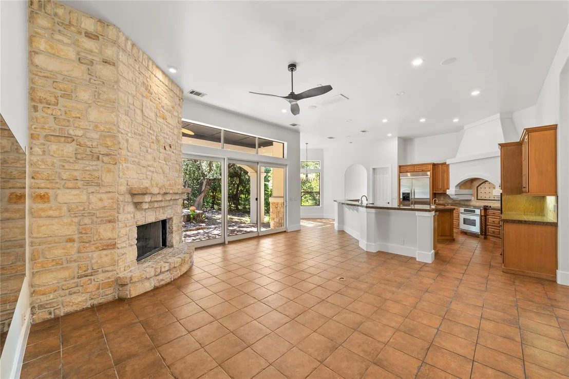 Photo of 4312 Lakeway BLVD