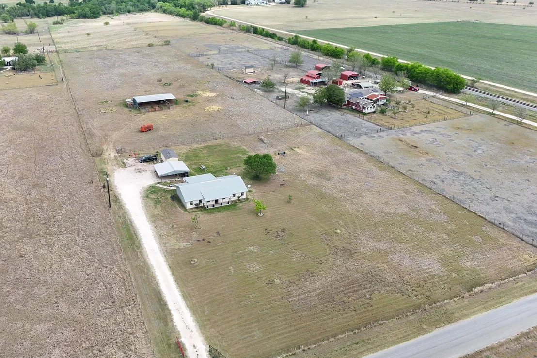 Photo of 851 County Road 454 RD