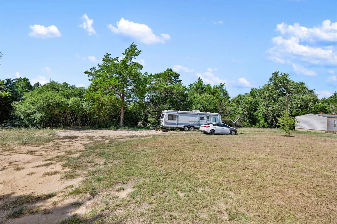 Photo of Unit 1 at 2057 US-290 Highway E