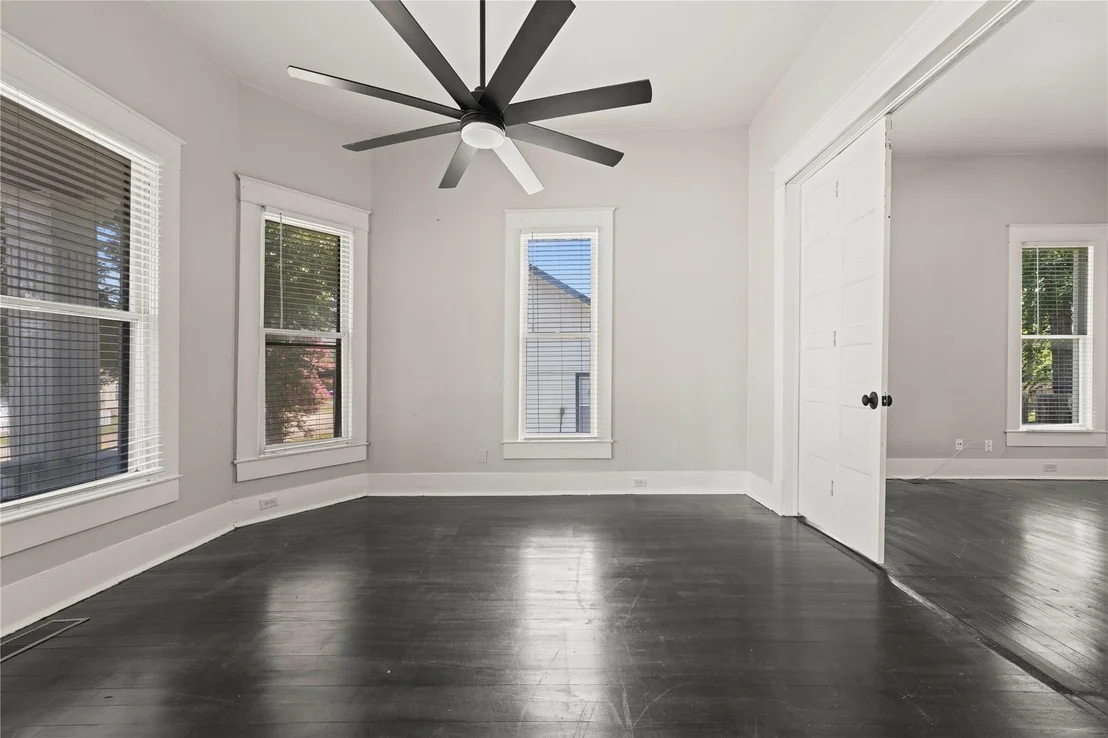 Photo of 803 N 3rd ST