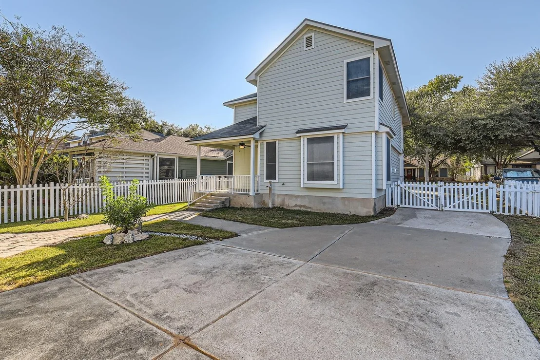 Photo of 4638 Mather
