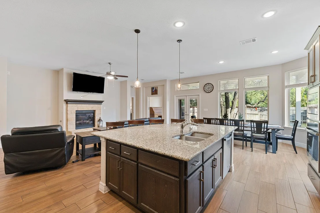 Photo of 812 Heartleaf DR