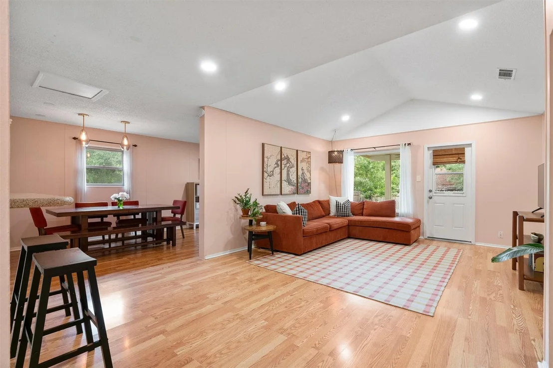 Photo of 6411 King George DR