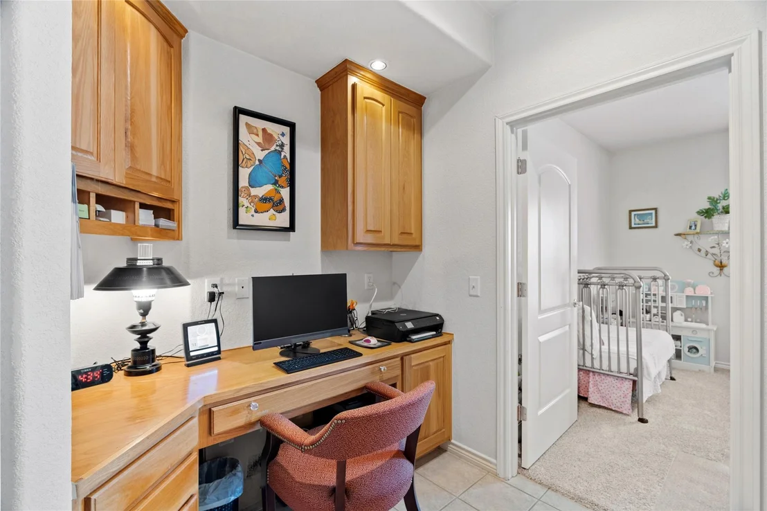 Photo of 813 Lacey Oak CIR