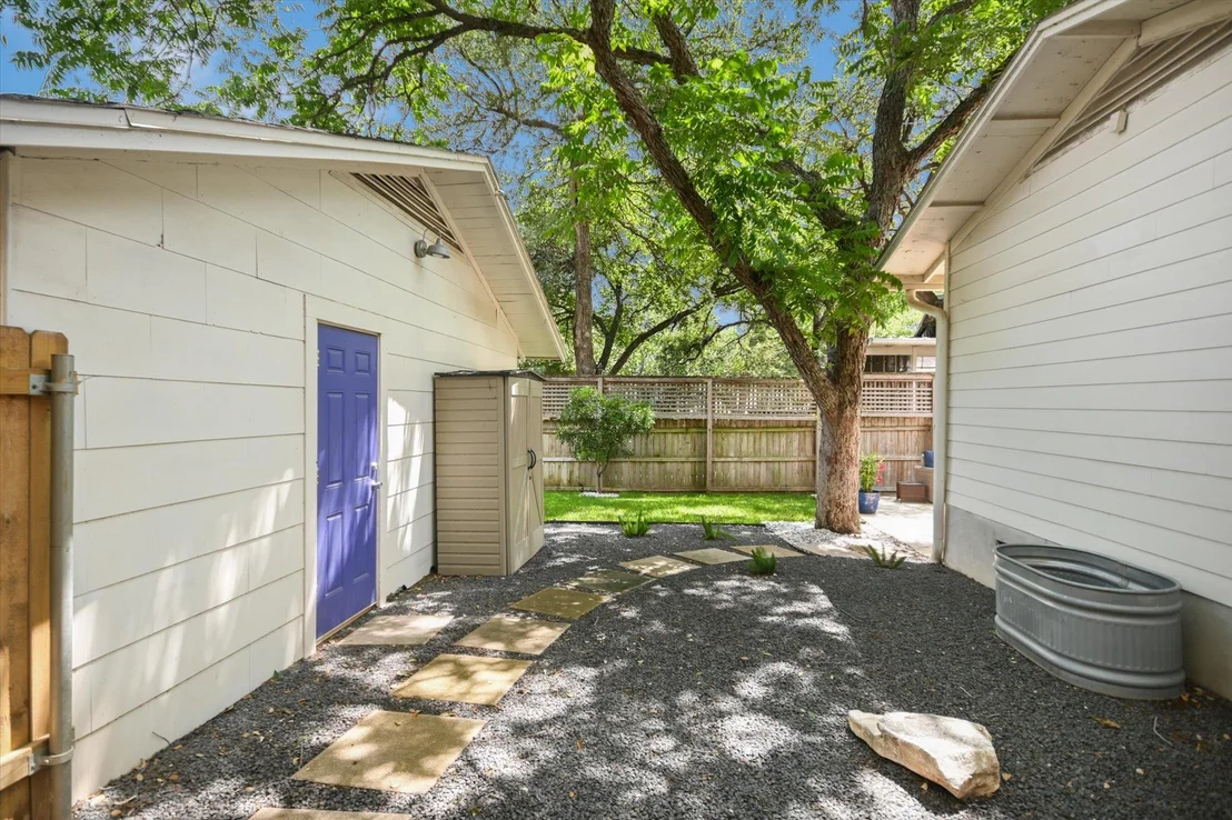 Photo of 605 Deep Eddy Ave