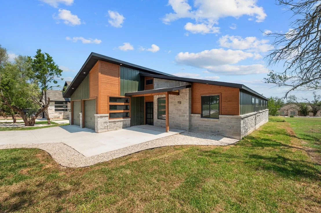 Photo of 420 Bedford DR
