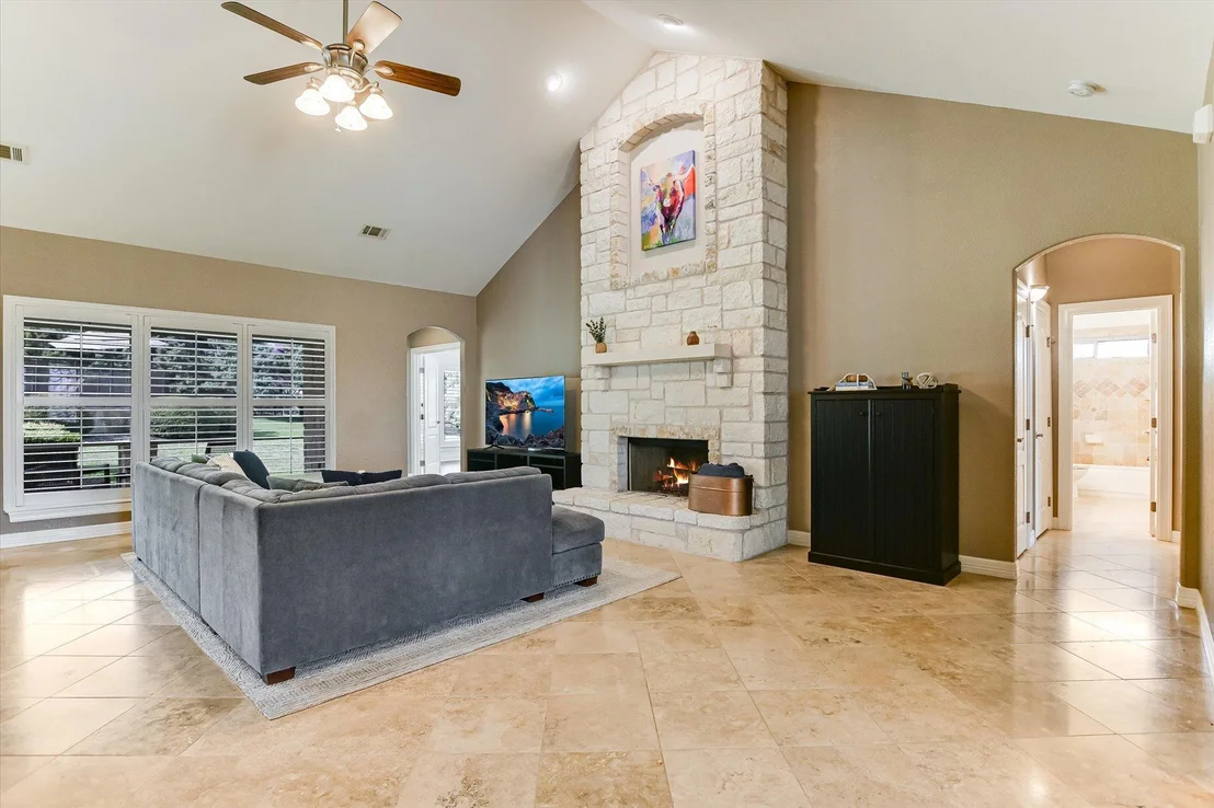 Photo of 604 Lake Side CV