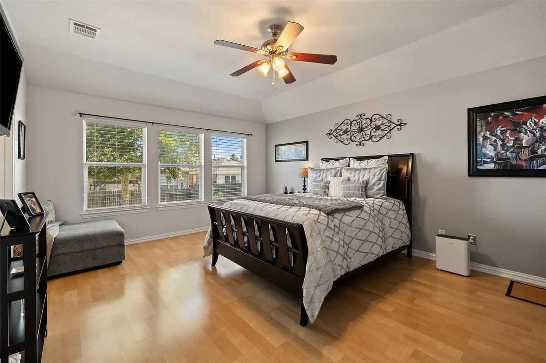 Photo of 339 Strawberry Blonde DR