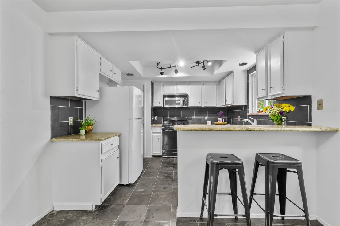 Photo of 1305 Doonesbury DR