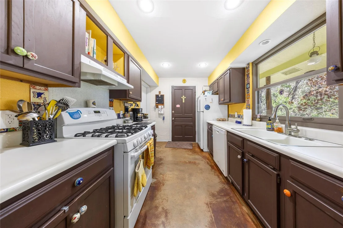 Photo of 305 Clear Springs RD