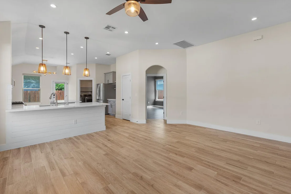 Photo of 303 W Browning ST