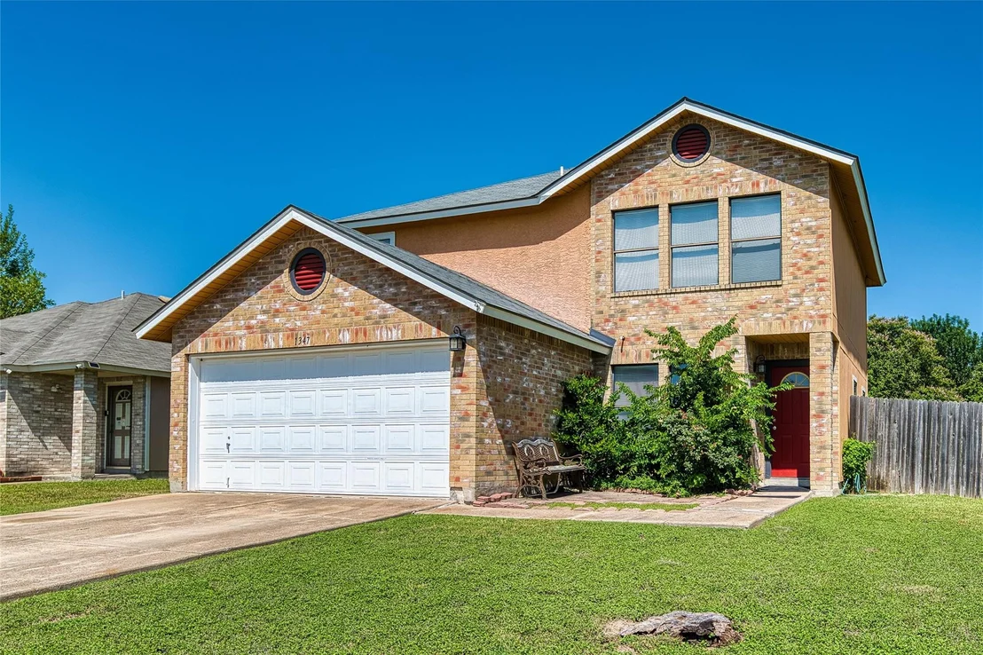 Photo of 1347 Lakeside LOOP