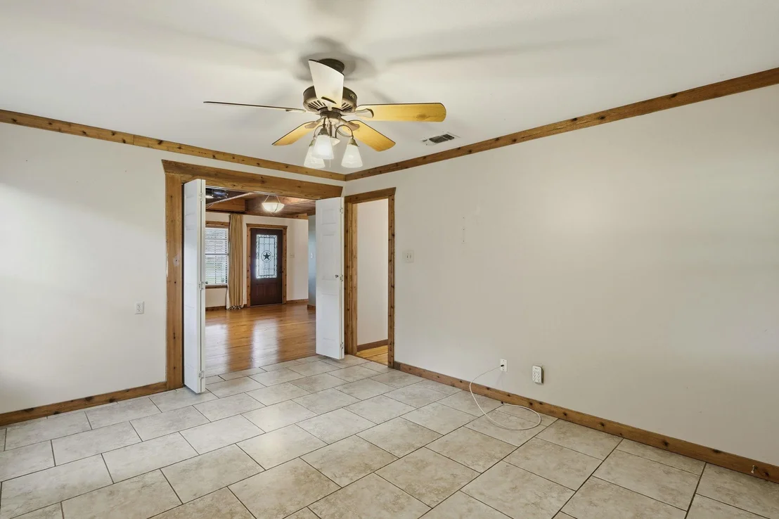 Photo of 903 SUMMIT CRES