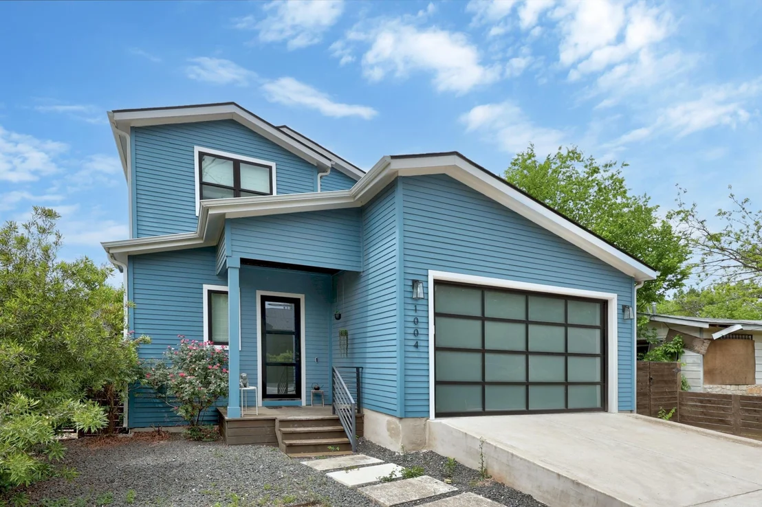 Photo of 1004 Lott Ave