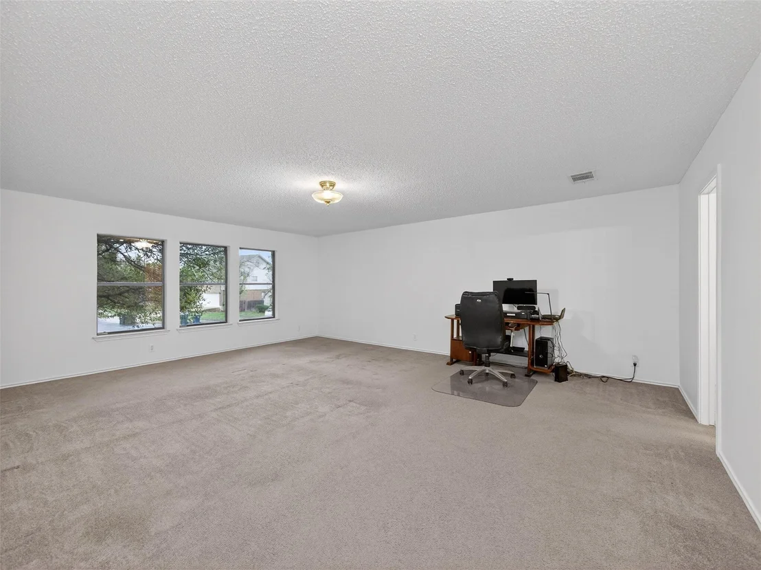Photo of 15300 Iola CV