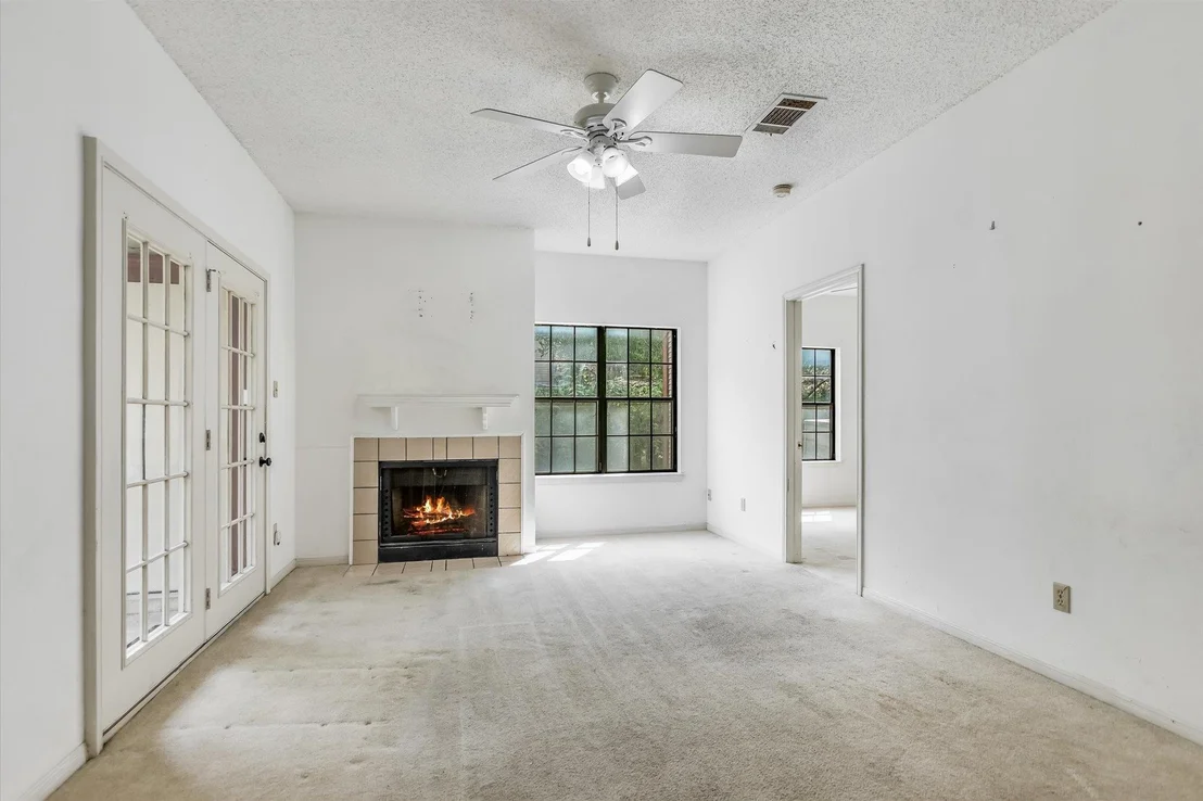 Photo of Unit 2 at 4015 SPEEDWAY