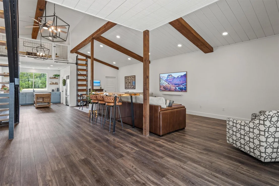 Photo of 323 Patricia RD