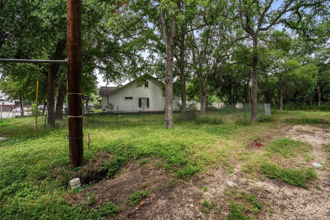 Photo of 4100 Leslie Ave