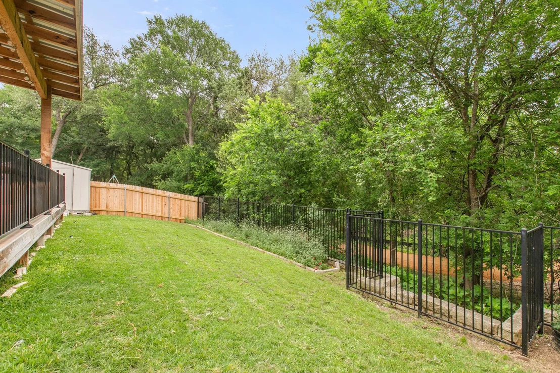 Photo of 659 Cullen BLVD