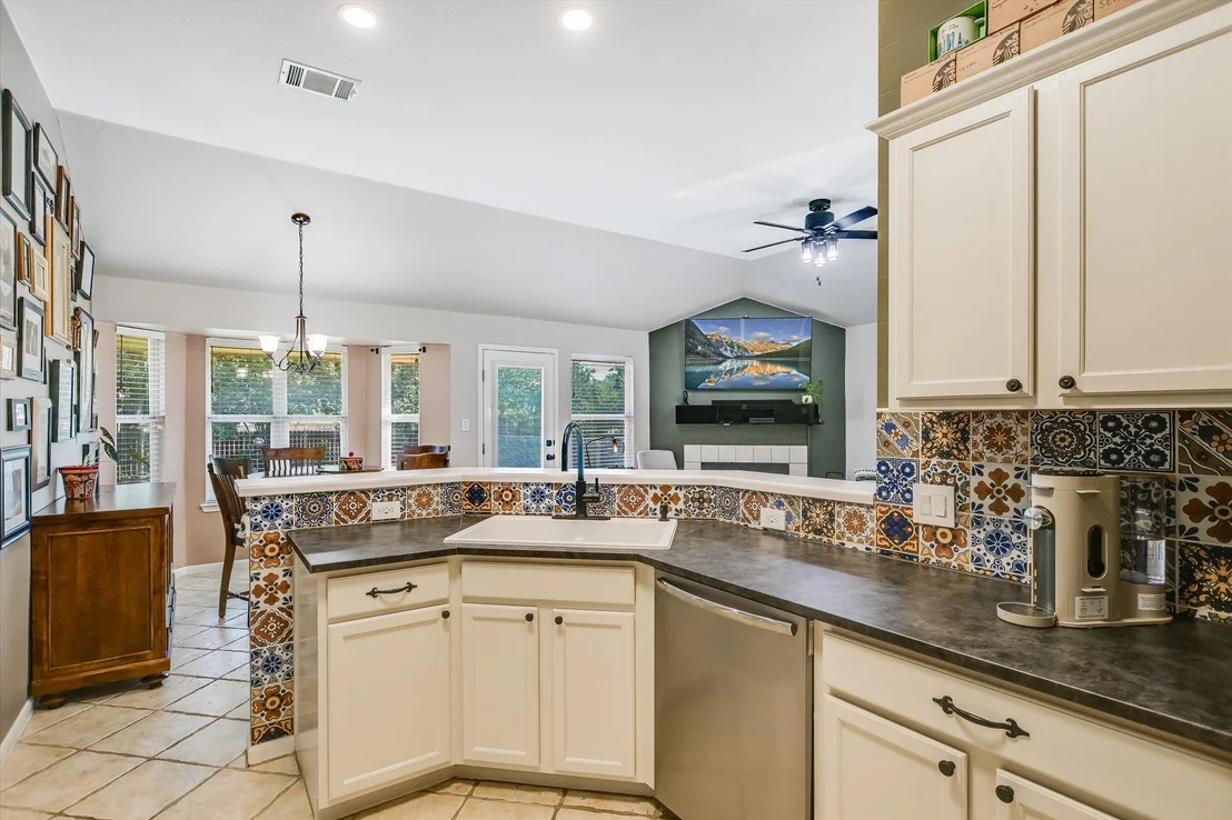 Photo of 1302 Redbud LN