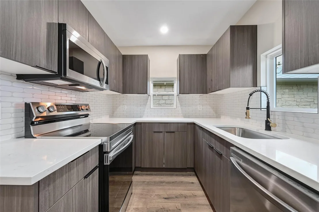 Photo of 409 Bizzy LN