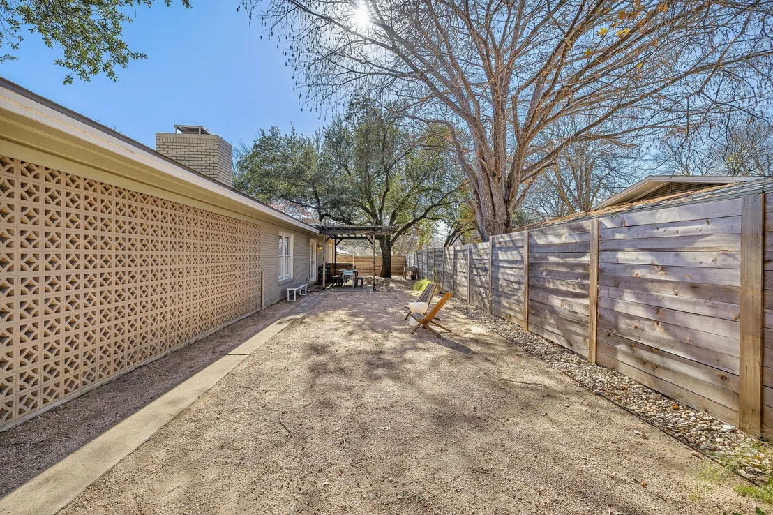 Photo of 1802 Hutto RD