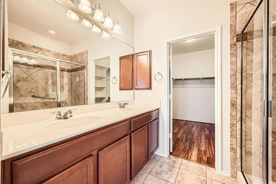 Photo of 3916 Kenter XING