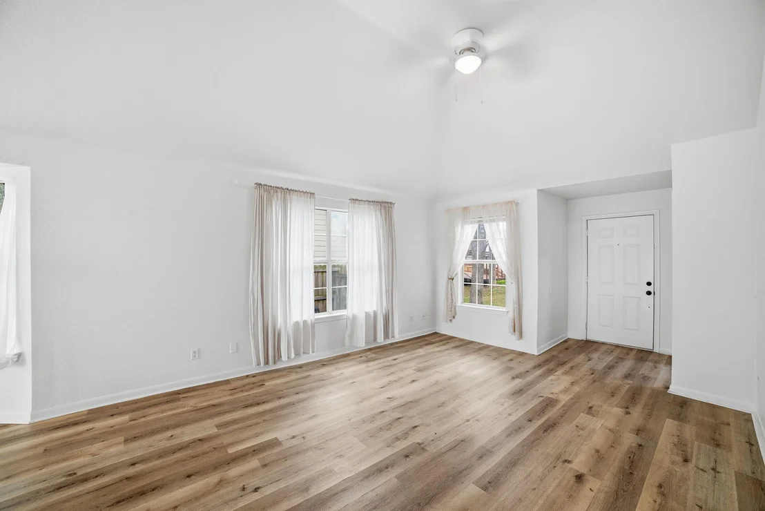 Photo of 104 S Mockingbird CIR