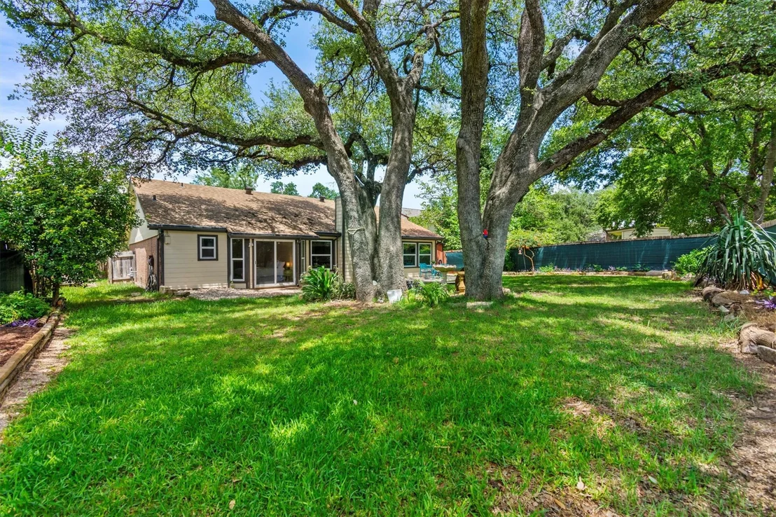 Photo of 1305 Doonesbury DR