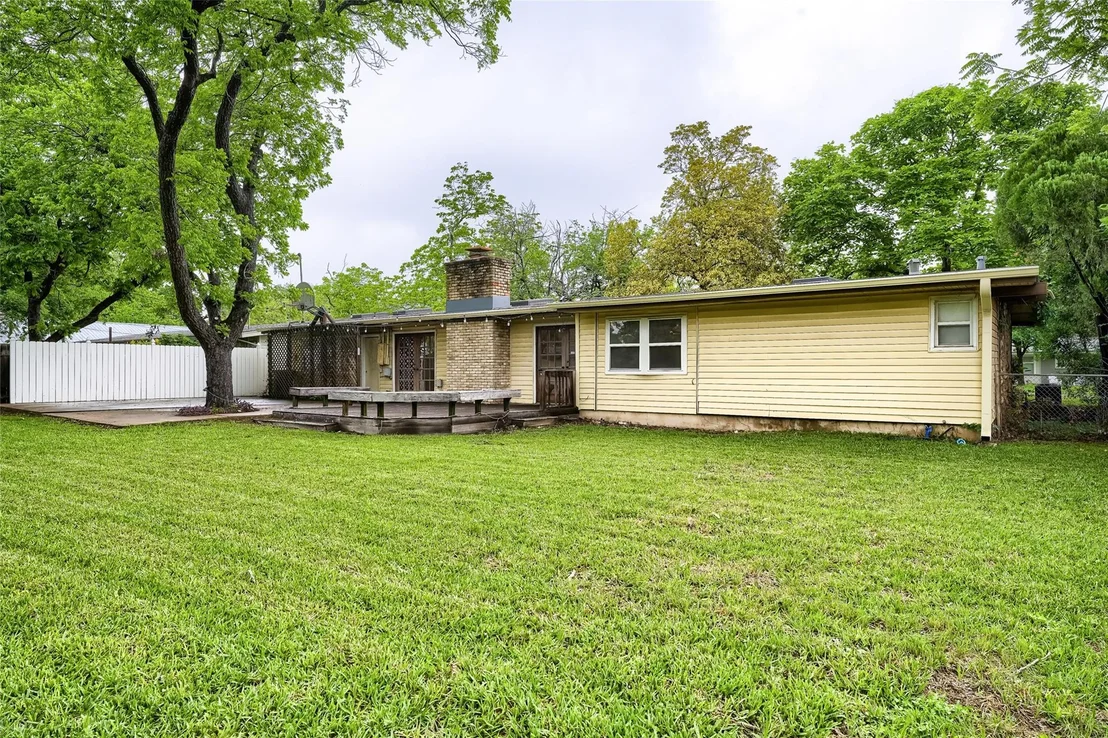 Photo of 2703 Addison Ave