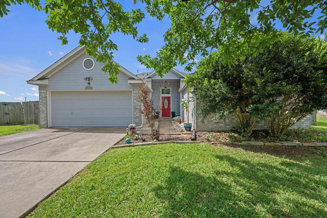 Photo of 206 Evergreen CIR