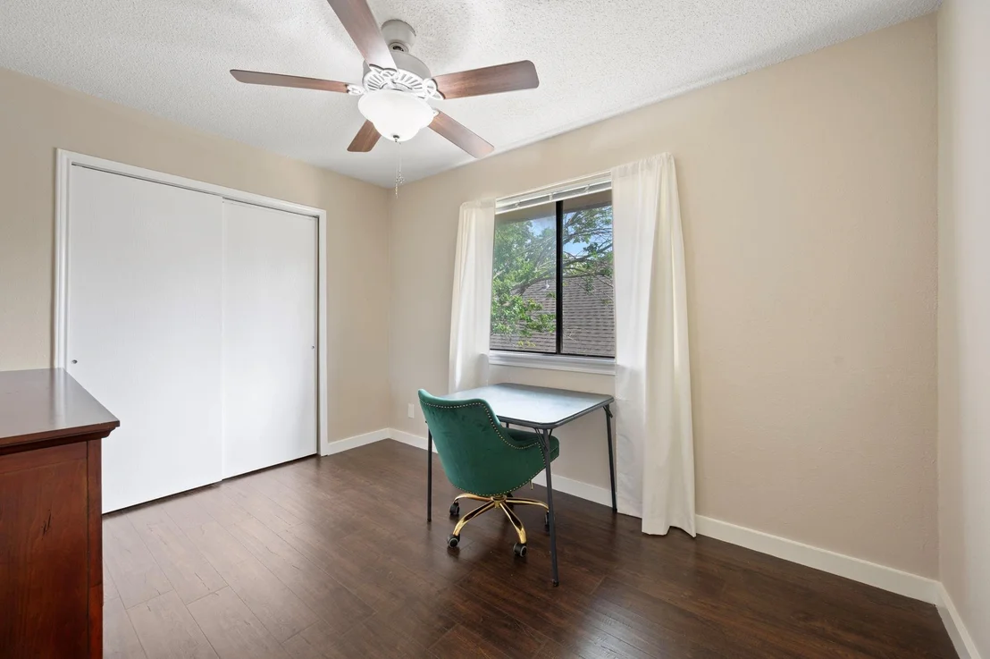 Photo of 1608 White Oak LOOP