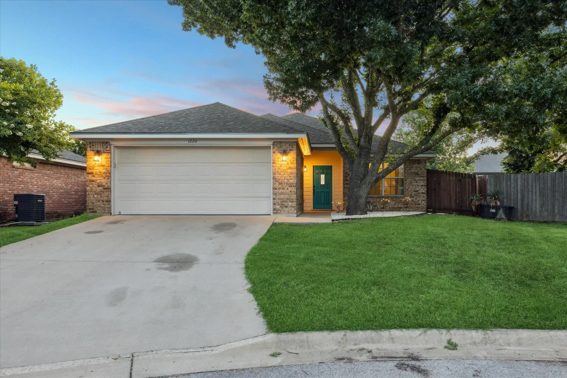 Photo of 1220 Redstone DR