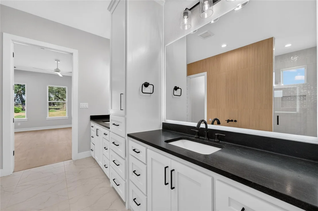 Photo of 101 Lakeview CT