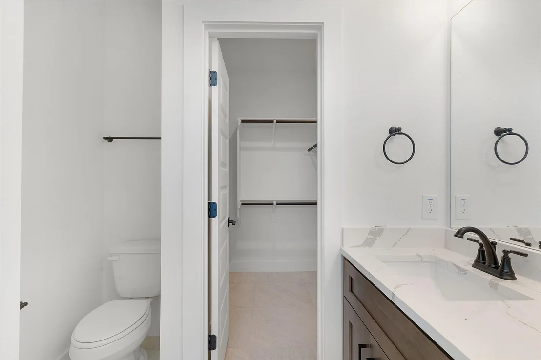 Photo of 107 Carmen CV