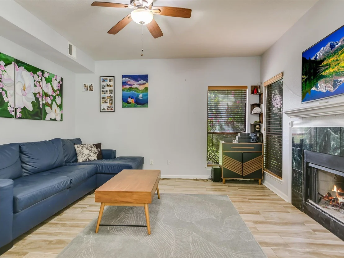 Photo of 2001 Aster WAY