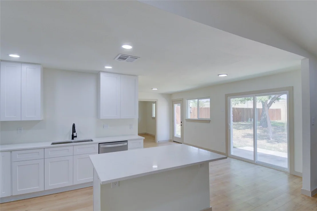 Photo of 1402 Cardinal Hill DR