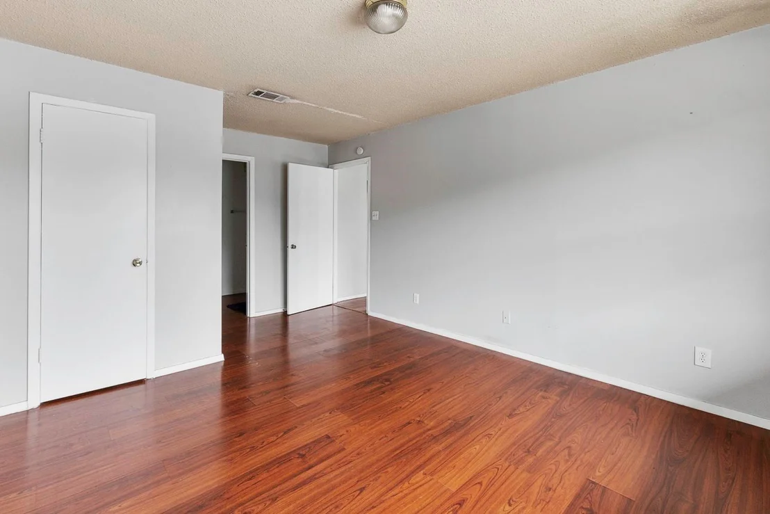 Photo of 1907 W LOOP