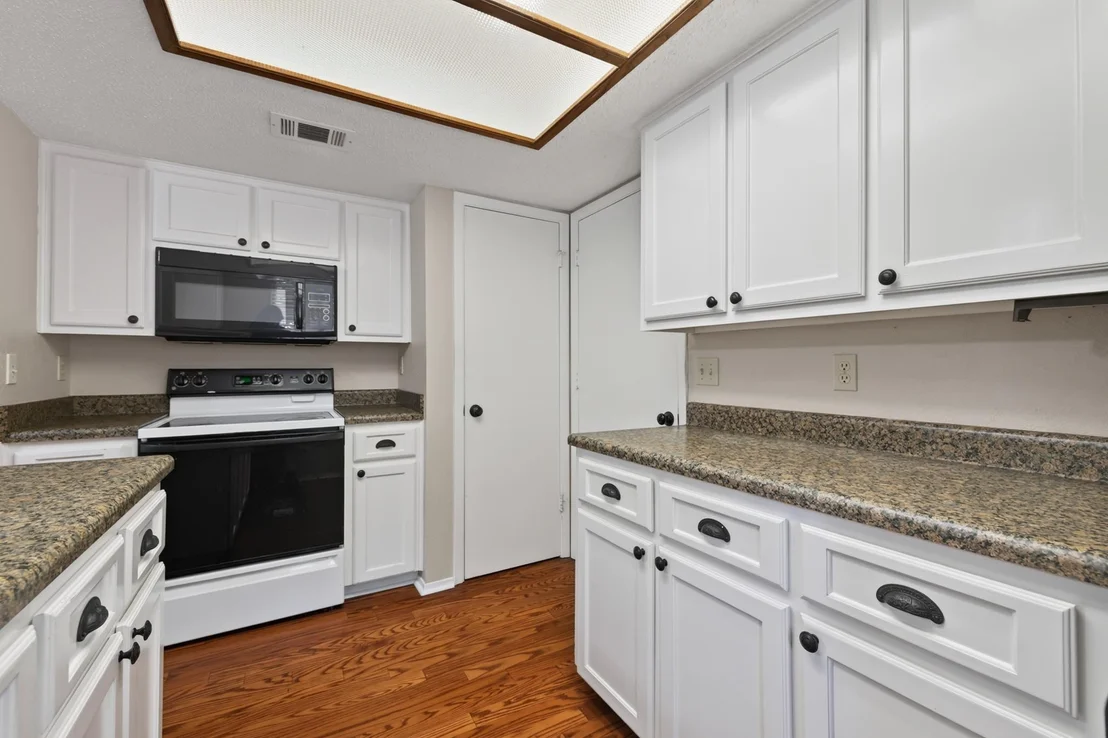 Photo of 600 E Central DR