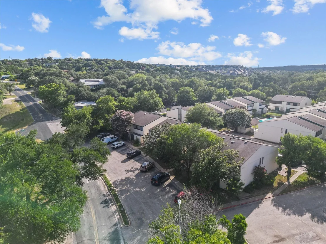 Photo of Unit 302 at 6718 Silvermine DR