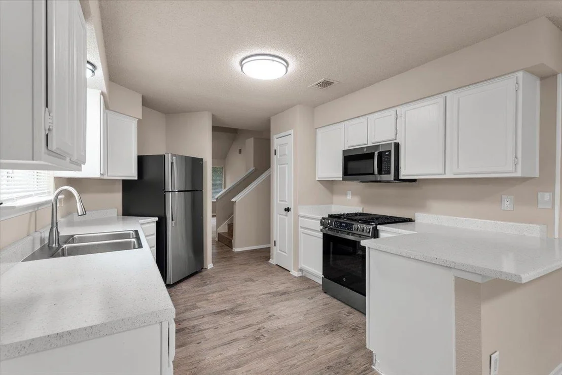 Photo of 16900 Village Oak LOOP