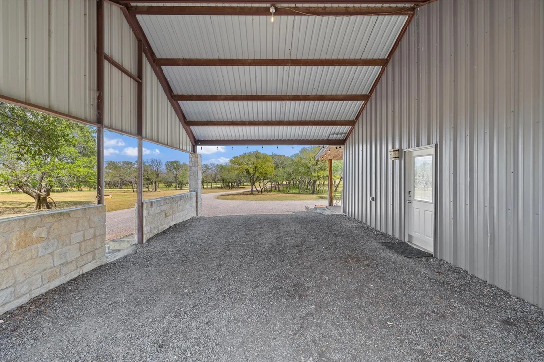 Photo of 2631 N US 281 Highway
