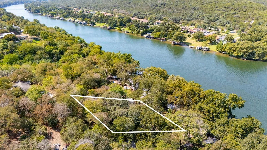 Photo of 2805 Edgewater DR